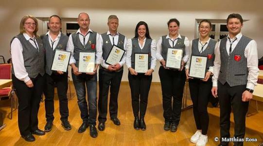 Ehrungen beim Musikverein Eckartsweier (von links): Lena Kimmer, Andreas Mehne, Holger Baas, Thomas Wage, Sandra Janschick, Elisabeth Nagel, Louisa Lutz und Thorsten Göpper (es fehlen Daniel Kehret, Benjamin Bär, Dennis Bolz, Ellen Festerling, Elena Rösch und Tamara Walter).